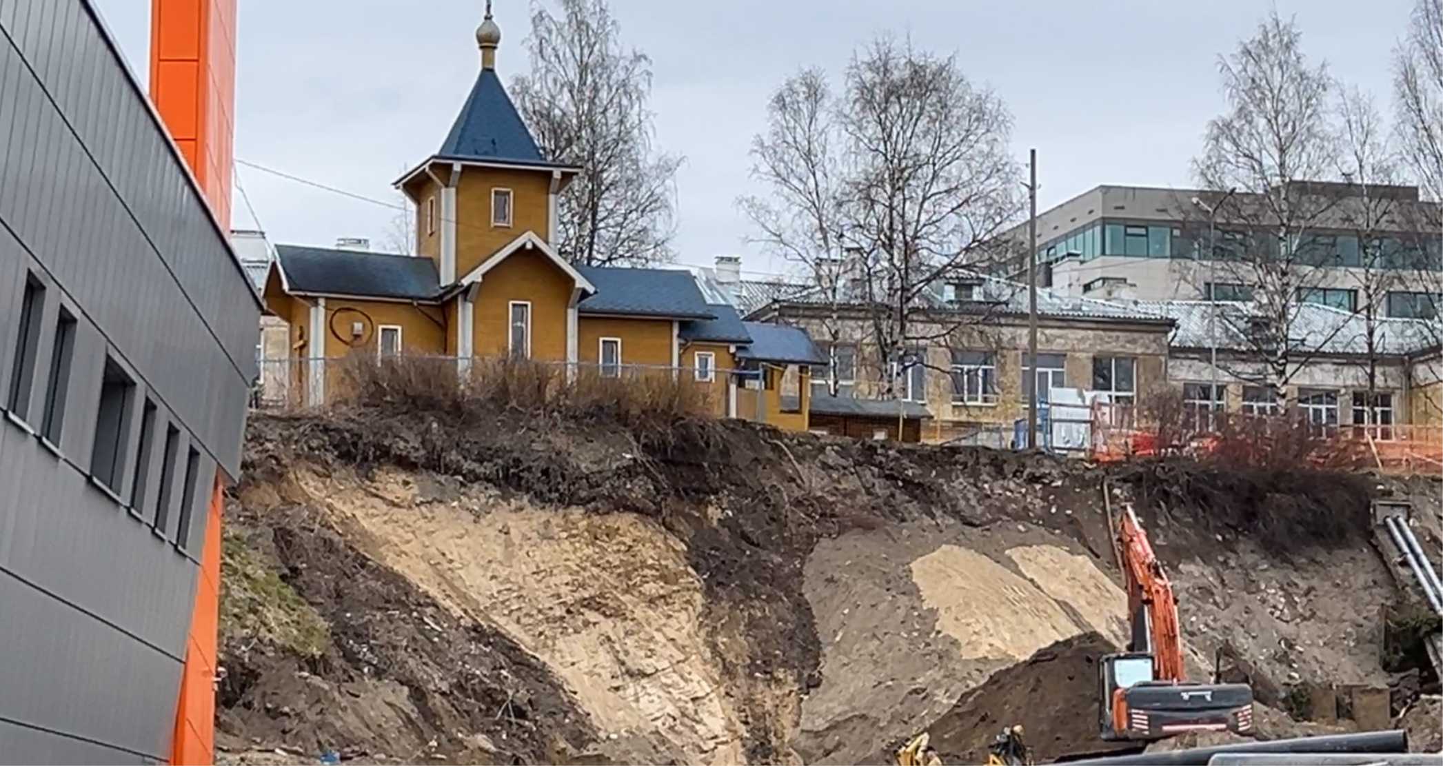 Прокуратура начала проверку в связи с обрушением склона рядом с храмом в Петрозаводске
