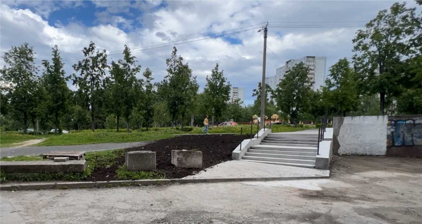 В Петрозаводске заканчивают ремонт лестницы на улице Сортавальской