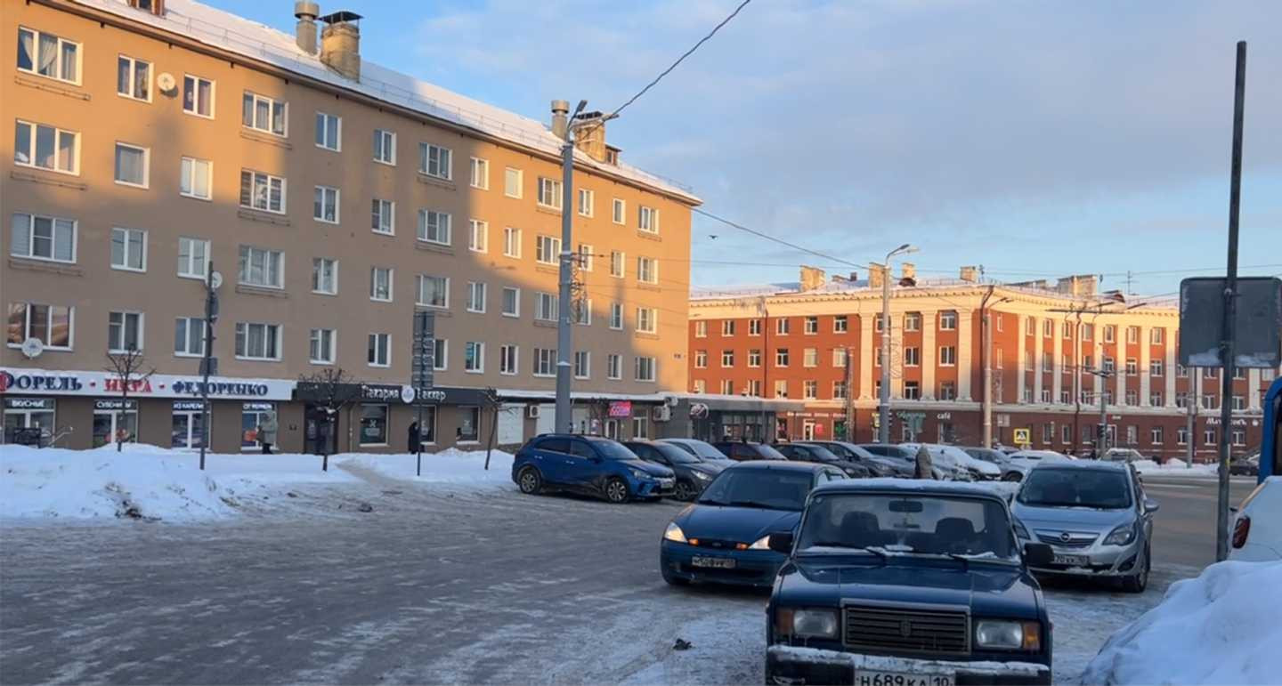 Очередных нарушителей увезли с запрещенной стоянки в Петрозаводске — Газета  ВСЁ.Онлайн - Новости и бесплатные объявления (Петрозаводск, Карелия)